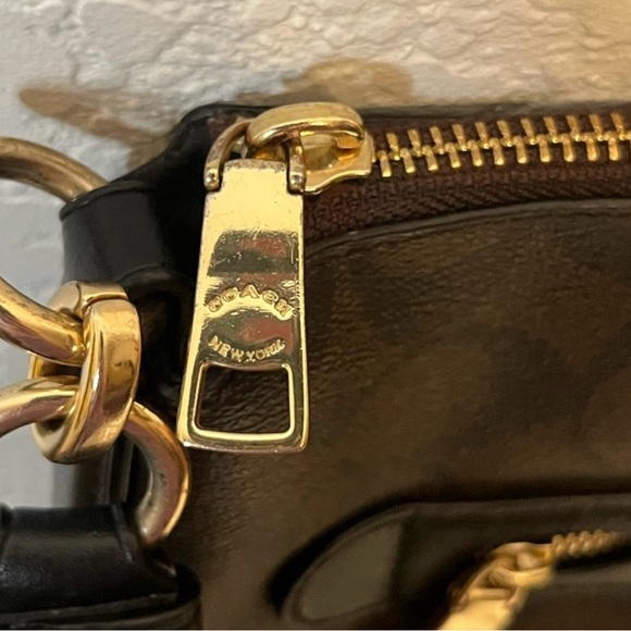 Coach Mae Signature โCโ brown & black crossbody adjustable strap purse bag! EUC - Picture 6 of 10